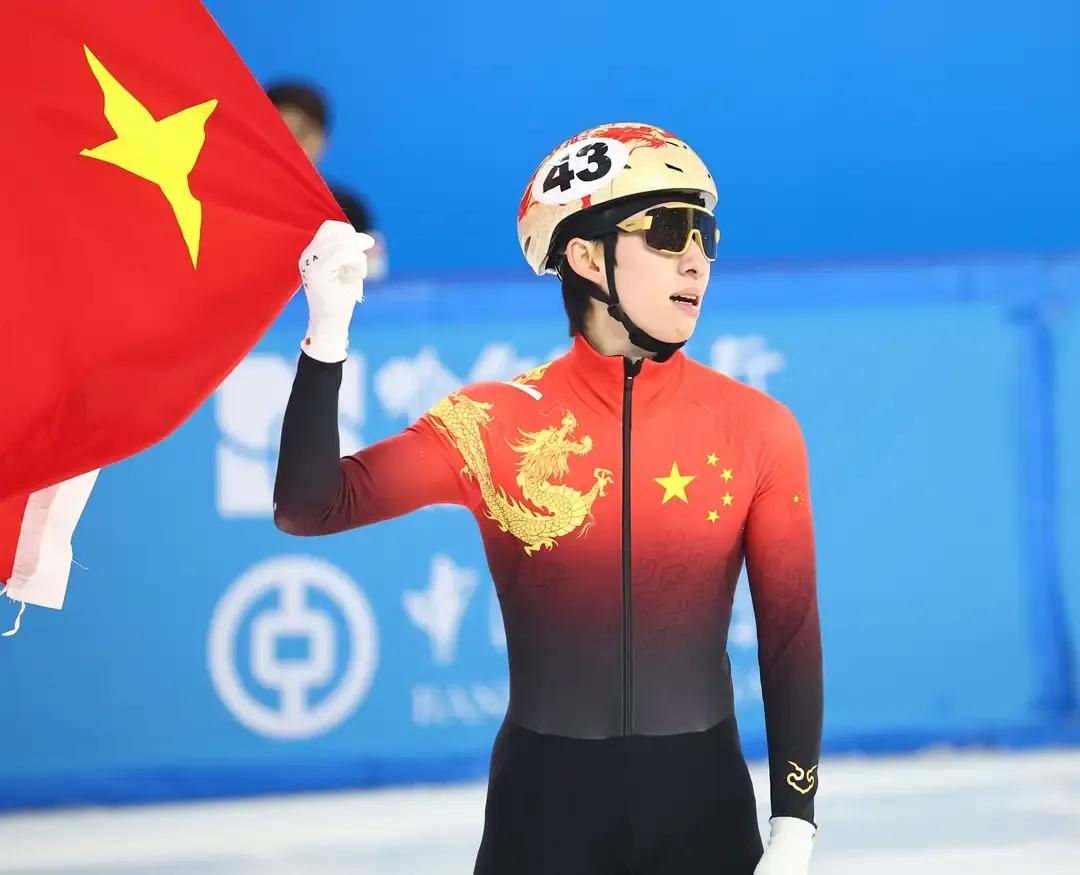 爱游戏娱乐-韩国男子短道速滑团体赛夺冠