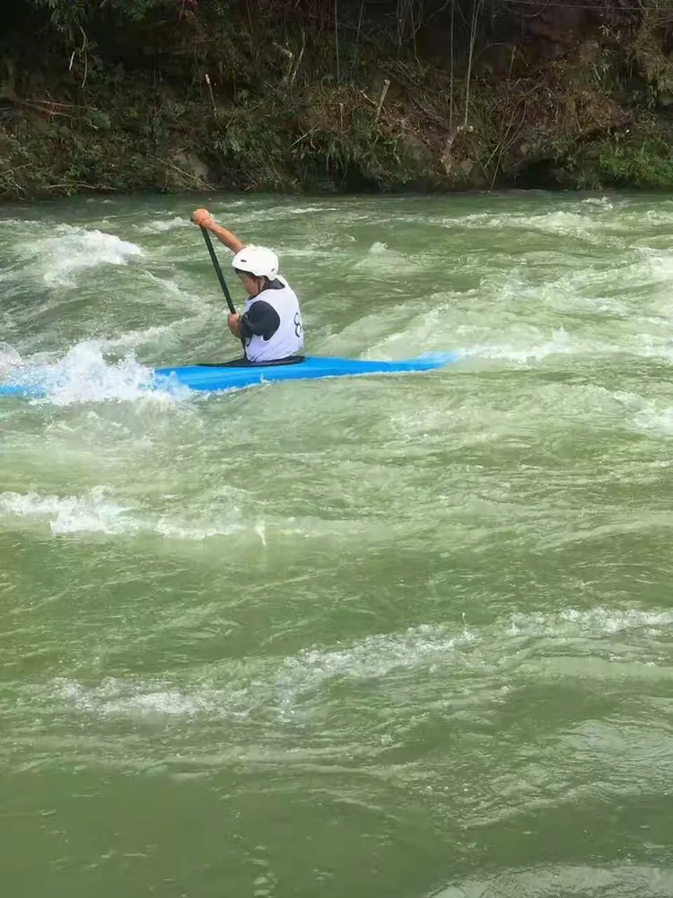 皮划艇选手情绪高涨,为国争光兢兢业业的简单介绍 皮划艇选手情绪高涨,为国争光兢兢业业的简单介绍