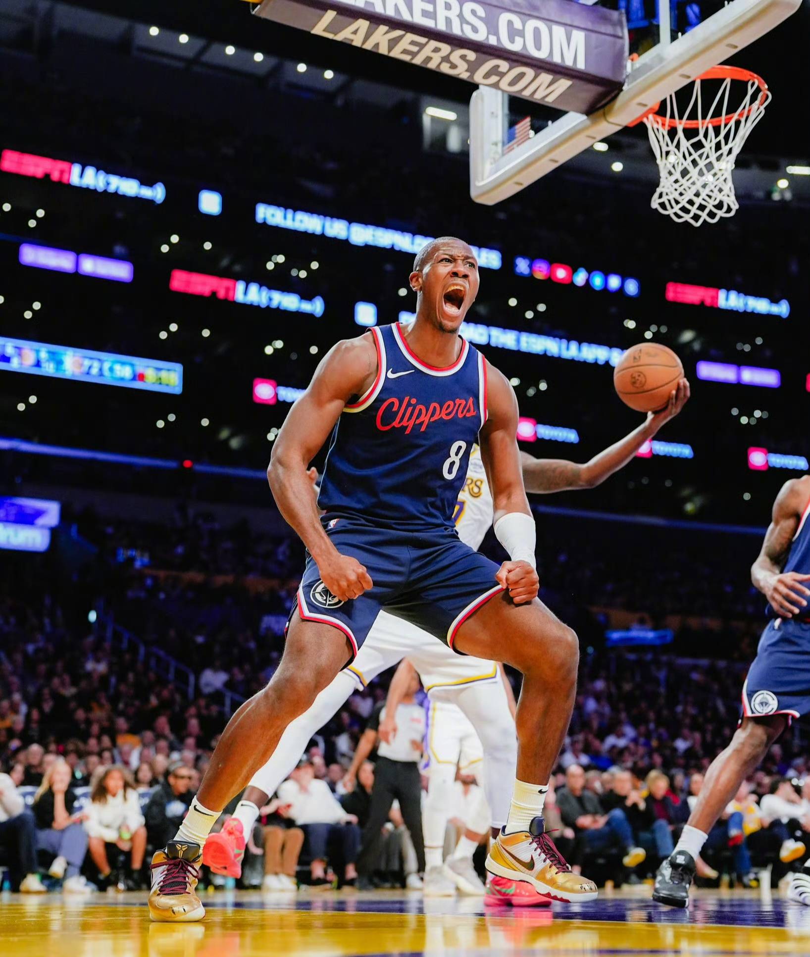 爱游戏娱乐-快船主场力克爵士,保持不败