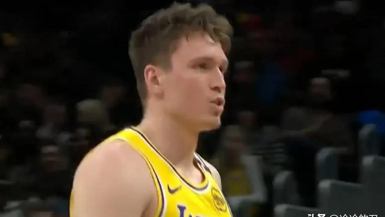 湖人客场击败奇才，继续保持领先