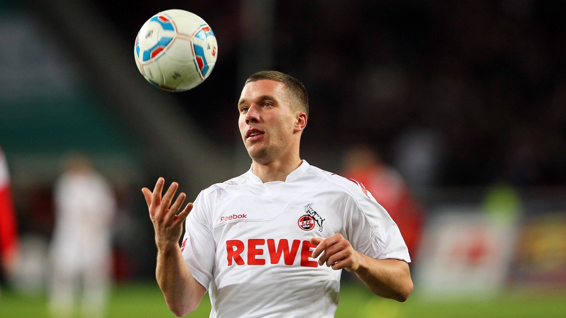 红牛防线崩塌之夜！福克斯如何用14圈摧毁维斯塔潘的王朝梦？