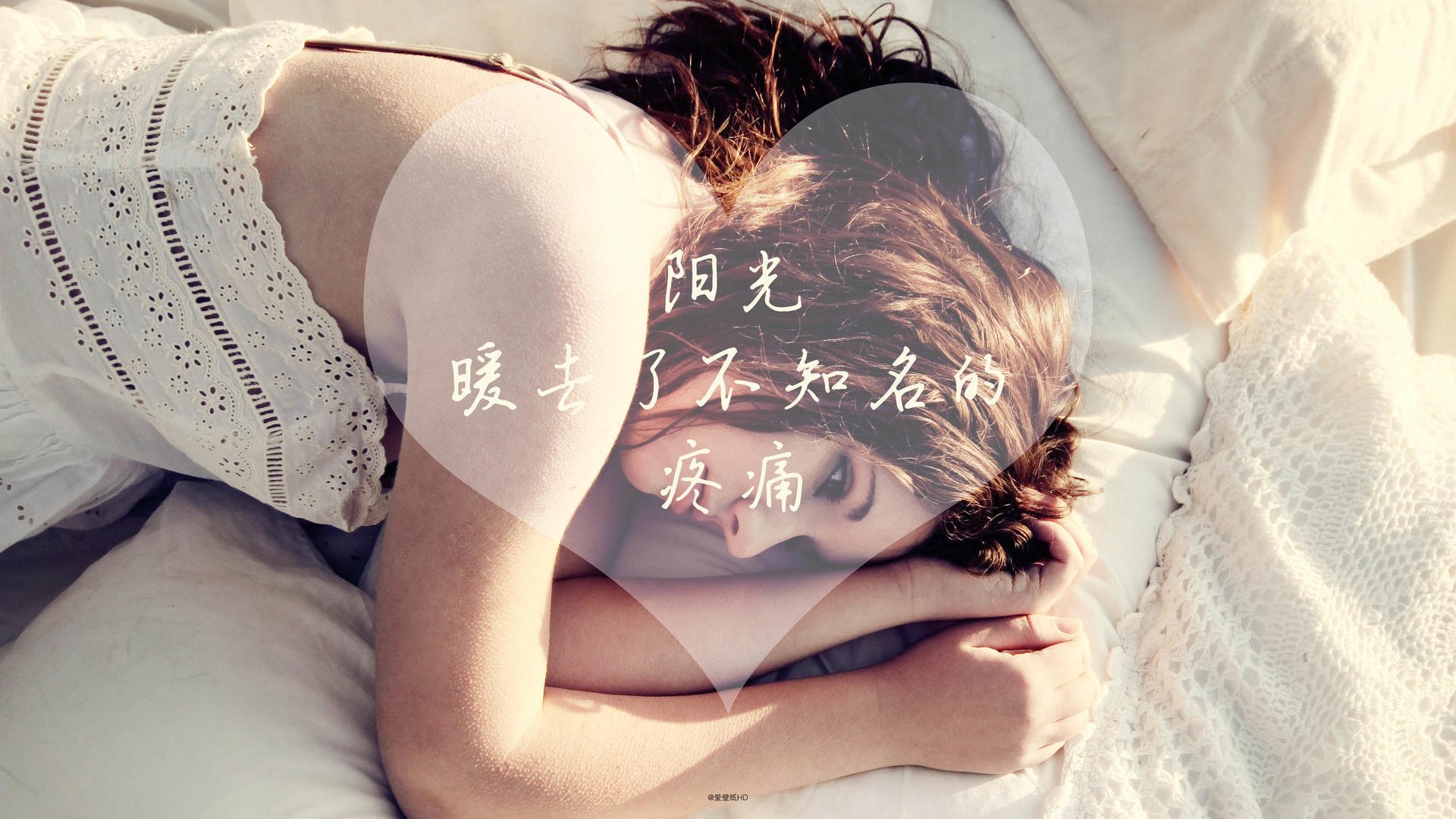 油门与射门，当赛车轮胎印叠加足球草坪的轨迹