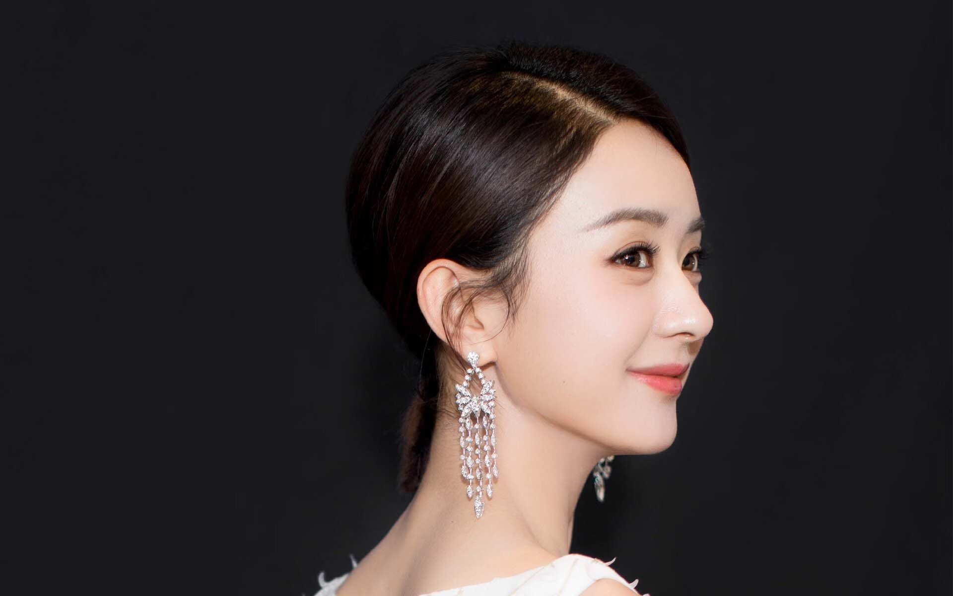 F1新赛季揭幕战激情启航，克罗地亚足球强势打穿巴黎圣日耳曼